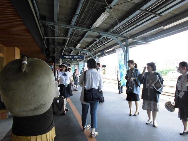 JR九州スイーツトレイン「或る列車」お出迎え・お見送り in 日田駅 (3)