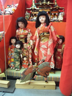 So cute the Japanese dolls.