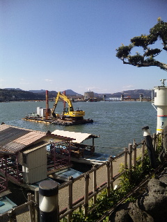 KOMATSU on the Mikuma river.