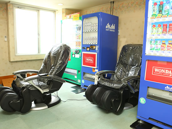 Vending machines and massage chairs (additional charge) on the eighth floor