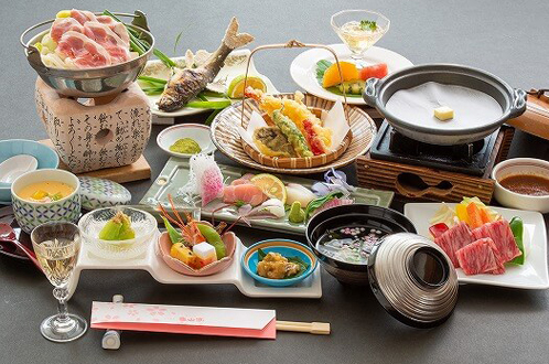 【牛カルビと野菜の陶板に名物鴨鍋に天ぷらの『基本会席』家族旅行応援♪】
